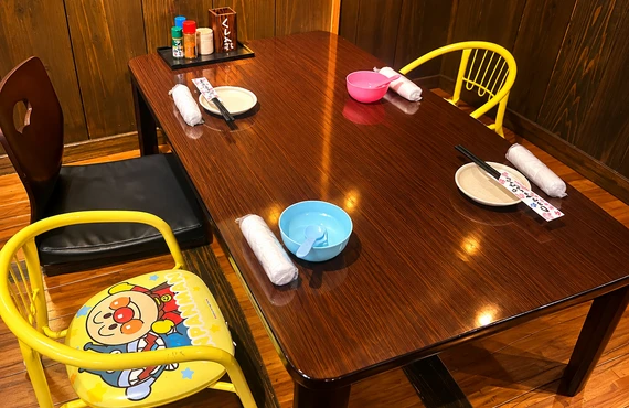 家族みんなが楽しめる居酒屋、子連れ旅行者に最適！