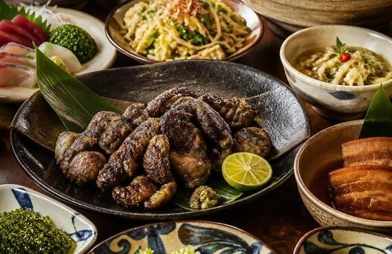 名護の美味しい炭火焼きと沖縄料理を心ゆくまで